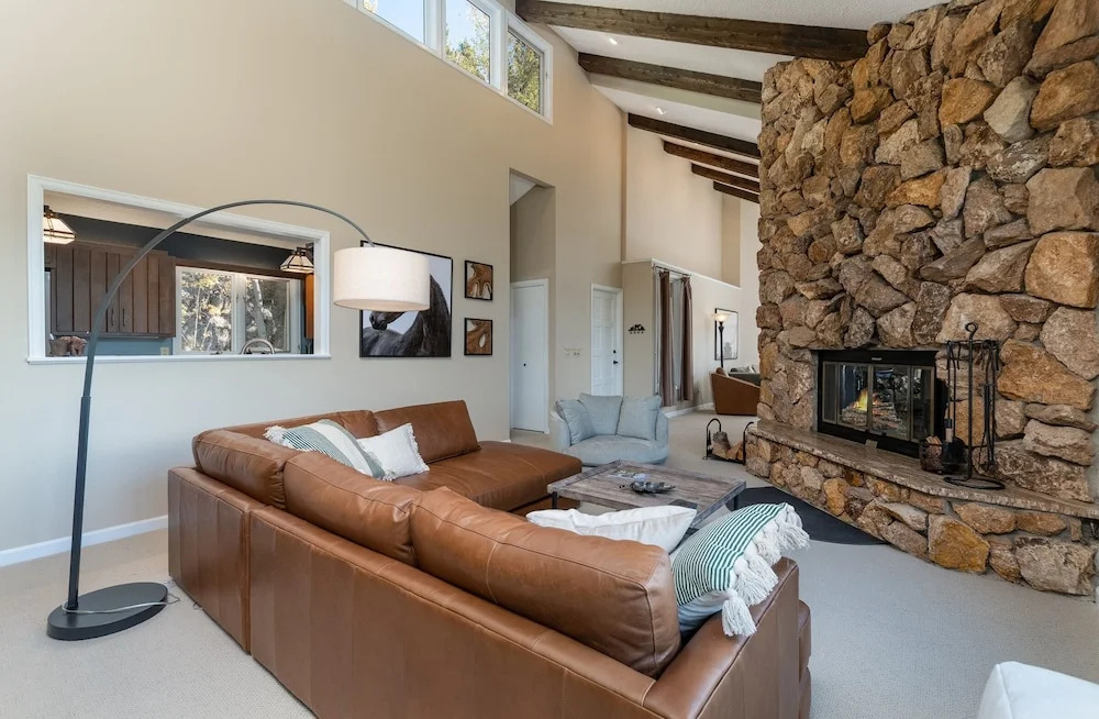 The Cedars Luxury  At Windcliff 5 Bedroom Home by RedAwning