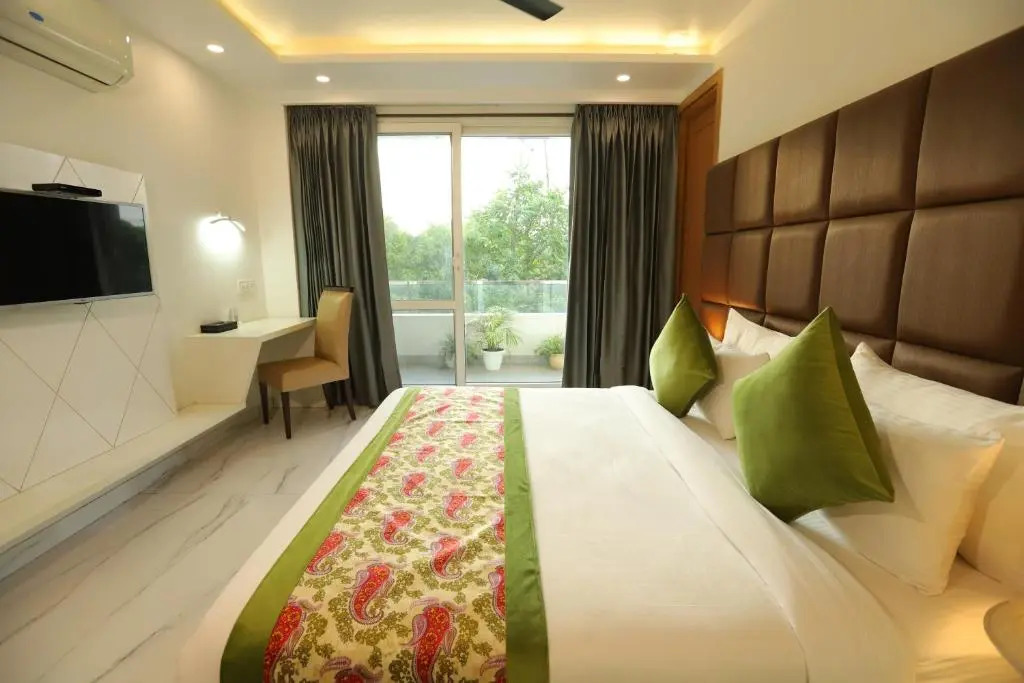 Hotel Keshav Residency - Medicity Gurugram, near Medanta Hospital, Pure Vegetarian