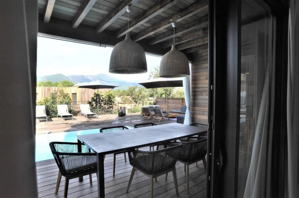Luxury Villa for 8 people with private swimming pool