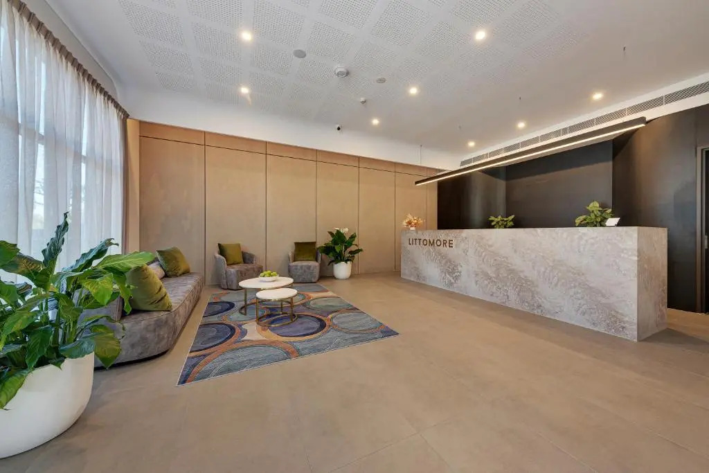 Littomore Suites Kingswood