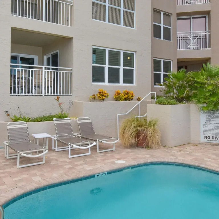 Beachfront Palm House - Walk Right out to the Pool Beach Access - Ph1b