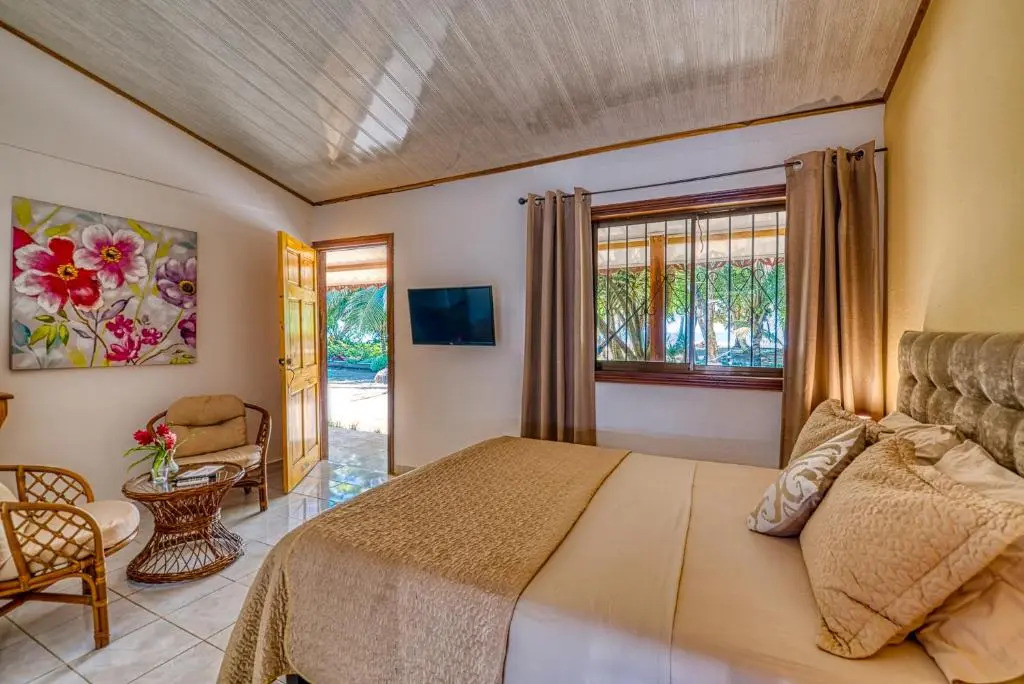 Yucca Beachfront Hotel
