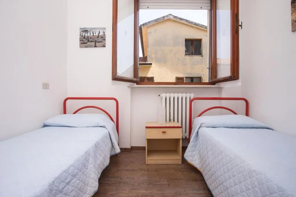 S173 - Sirolo, Ampio Trilocale Comodo Ai Servizi Sx