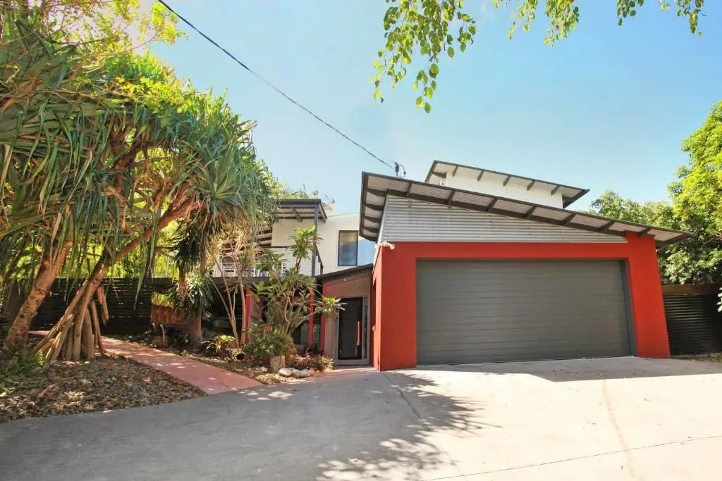 252 David Low Way