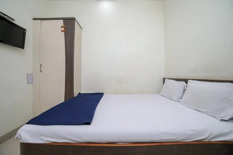 SPOT ON Shraddha Hotel