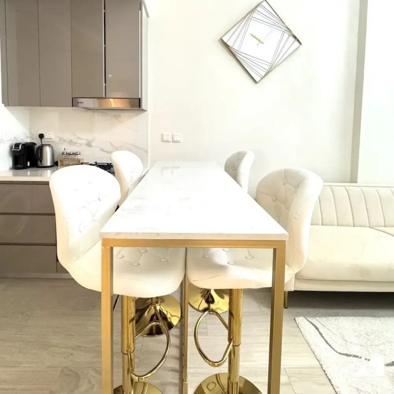 Tranquil 1BR Escape With Pool View in Meydan