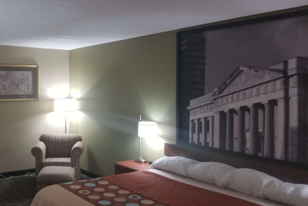 Super 8 by Wyndham Bellefontaine