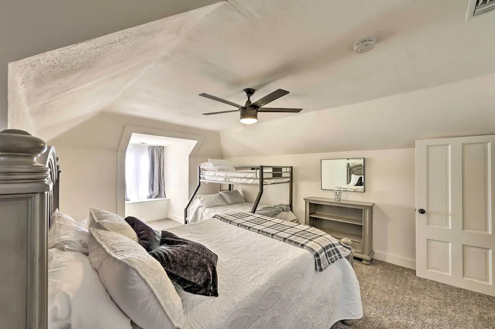 Riverside House w/ Yard ~ 1 Mi to Downtown!