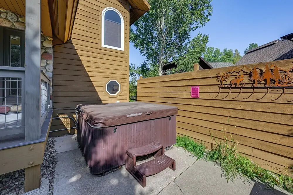 Duplex in Quiet Family Neighborhood 1 Mi to Skiing