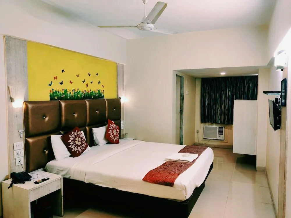 Hotel Vashi Inn
