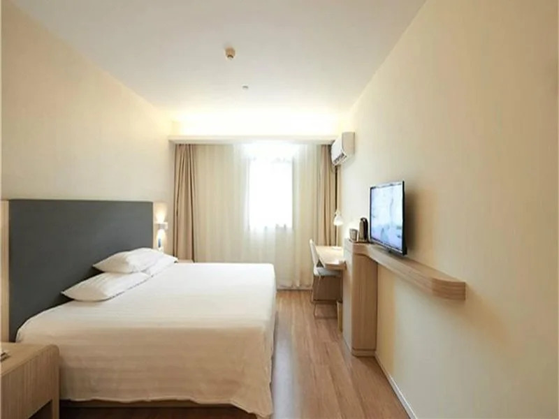 YiJu Hotel (Kaiyuan Jiefang Road)