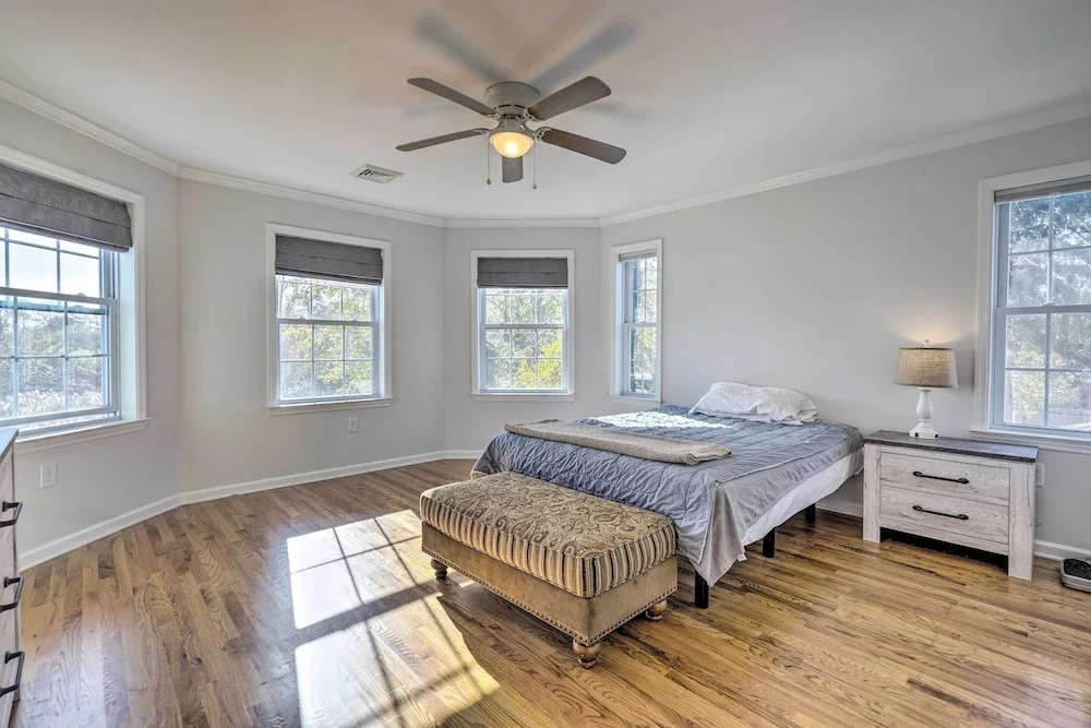 Charming Spring Lake Retreat, 1 Mi to Beach