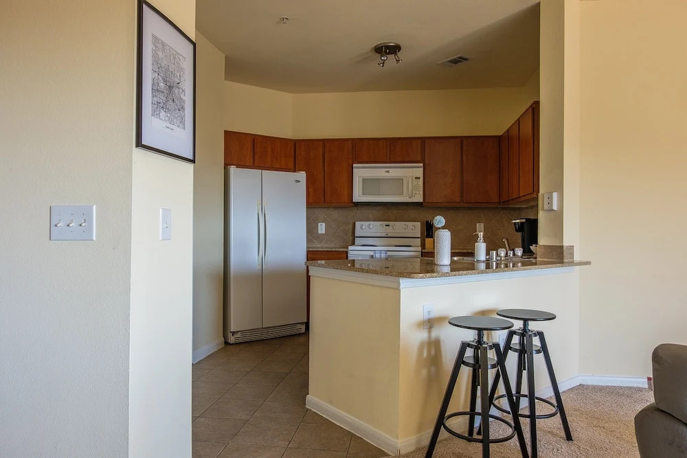 1 and 2 BR Apts in Downtown by Frontdesk