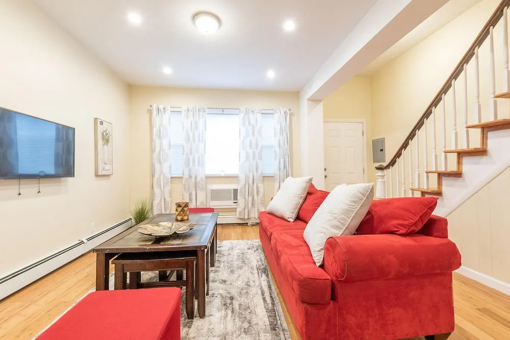 Jersey, Hoboken 37 Vroom Street 3 Bedroom Apts