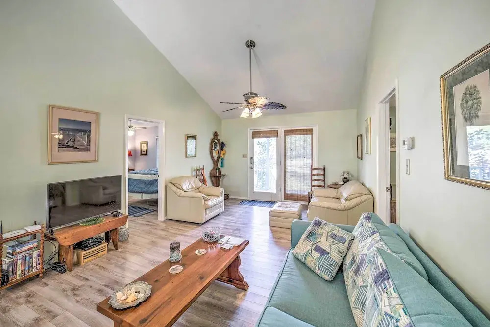 Oak Island Home w/ Yard < 1 Mi to the Beach!
