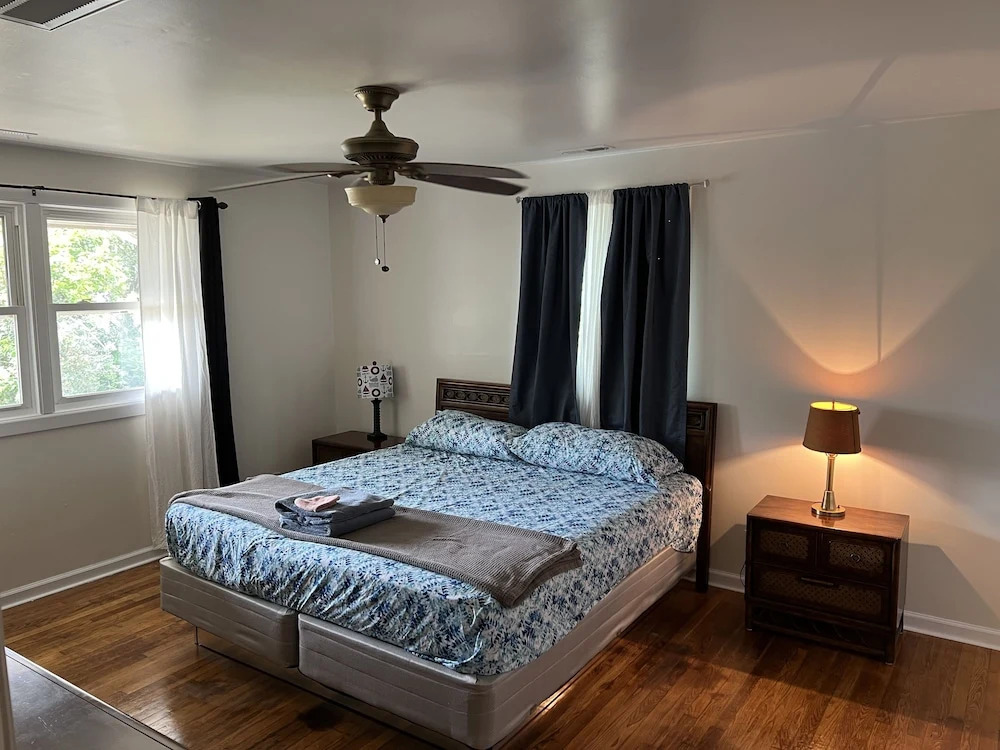 Water Front Oasis 4 Bedroom Home by RedAwning