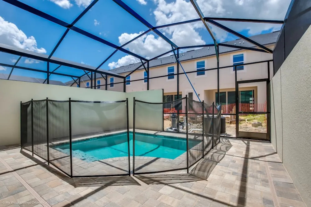 5 Bedroom 4.5 Bathrooms With Pool