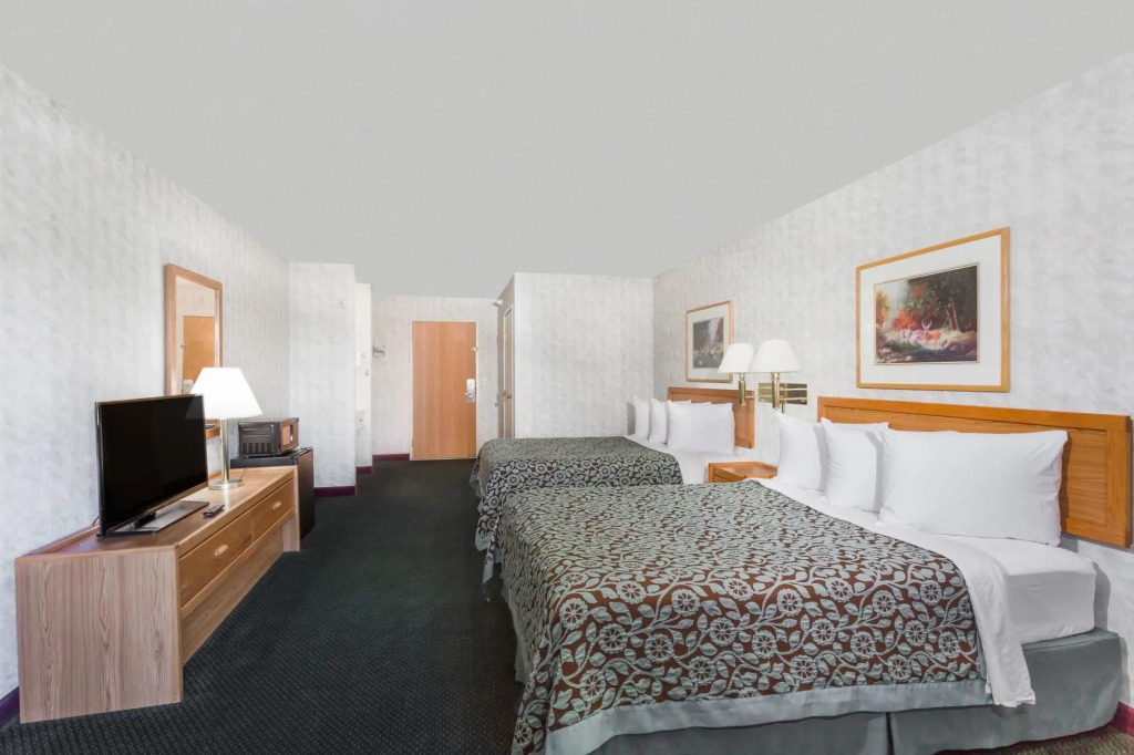 Starlite Yellowstone, Tapestry Collection by Hilton