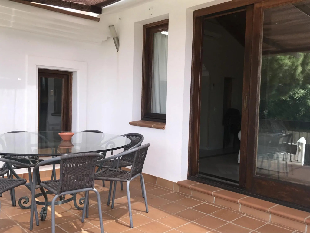 8381 - Large beach side villa in Marbella