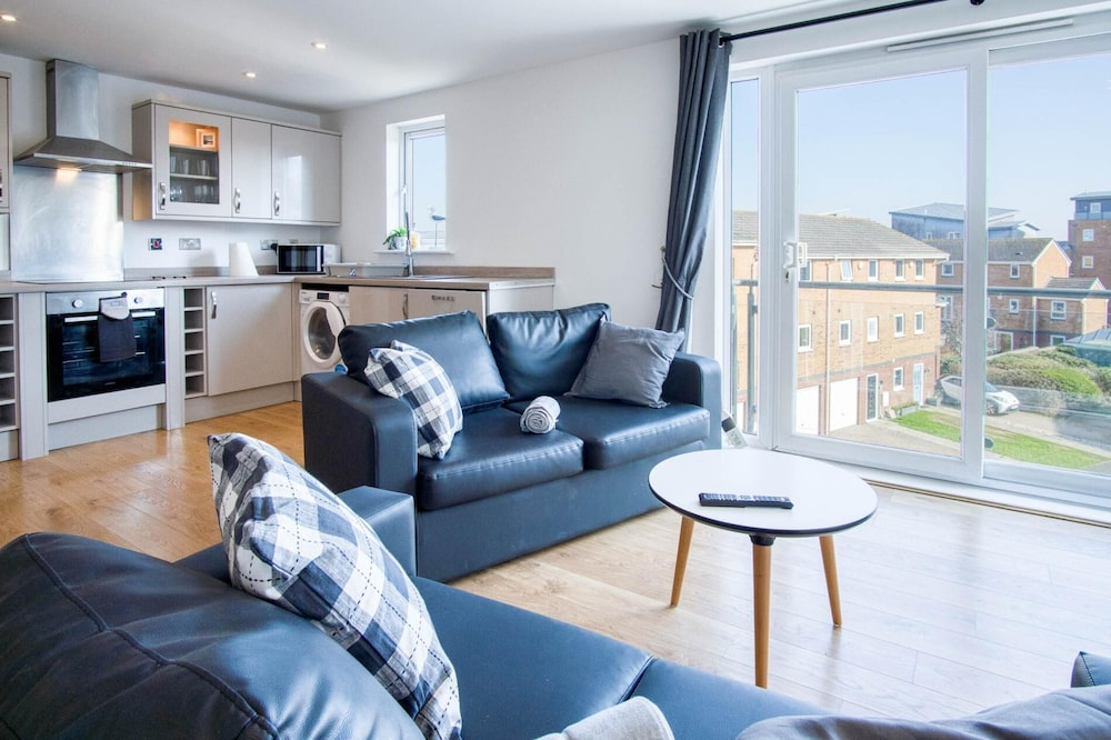 Ocean View - 2 Bedroom Apt - Llanelli