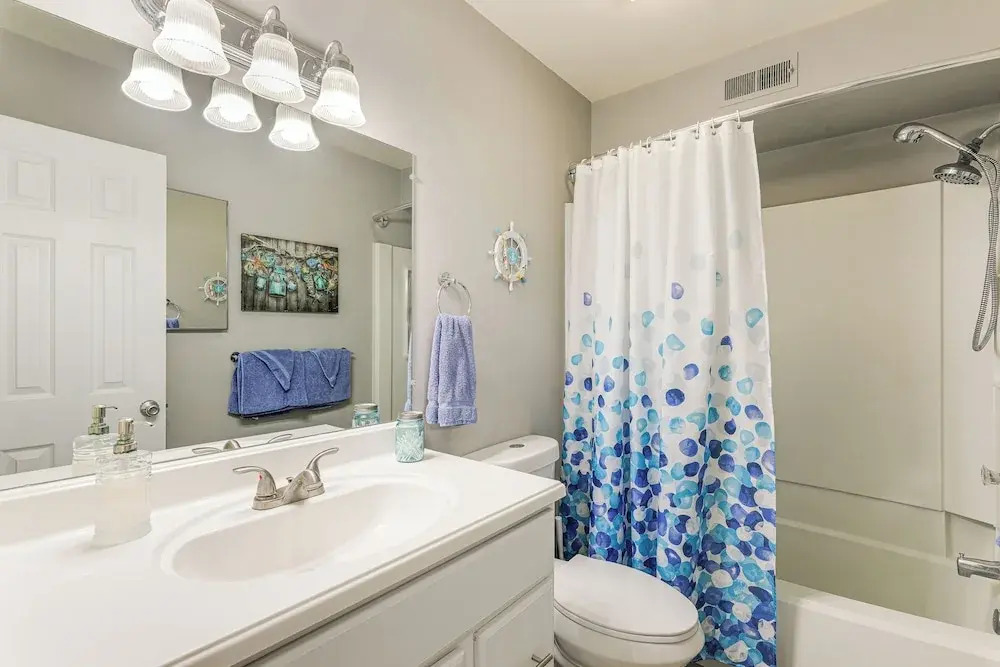 2 Mi to Rehoboth Beach: Condo w/ Pool Access