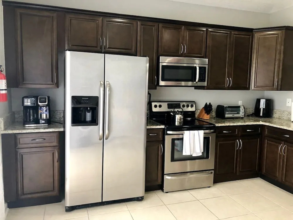 Tideview 166 · NEW Ultra Modern & Super Clean 3 Full Suites
