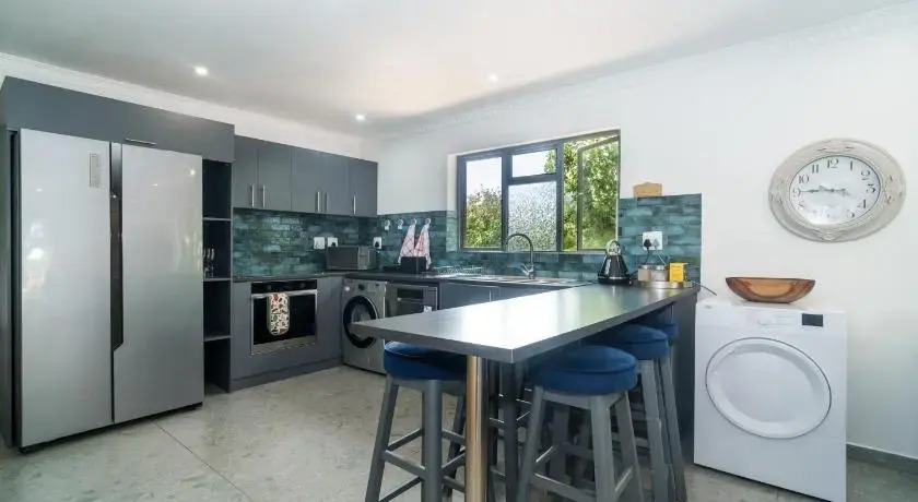Hout Bay Gem - Elise Way
