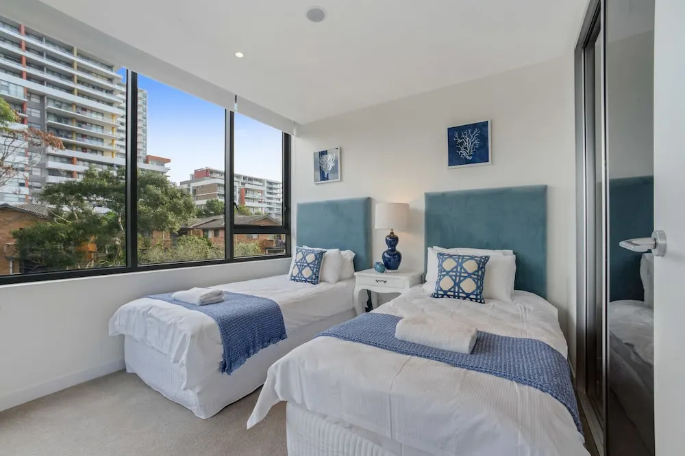 New Luxury Apartment Walking to Shops & Cinema