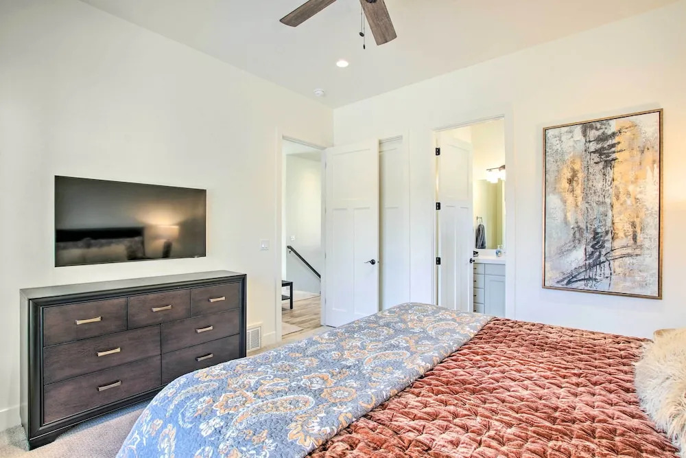 Scenic Eden Gem w/ Hot Tub ~ 6 Mi to Ski Area