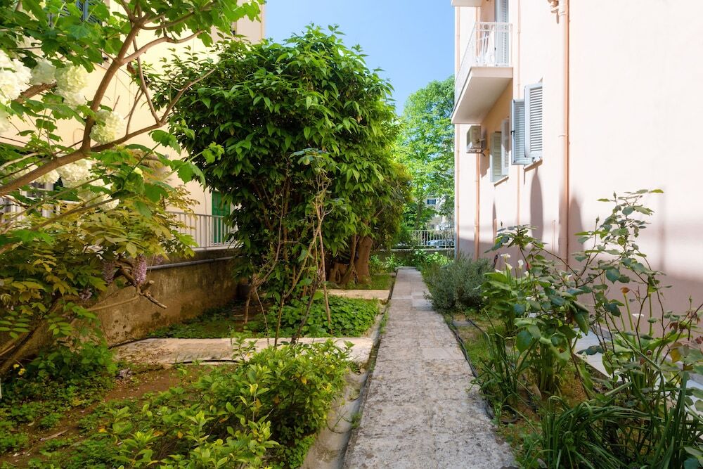 Secret Garden Apartment