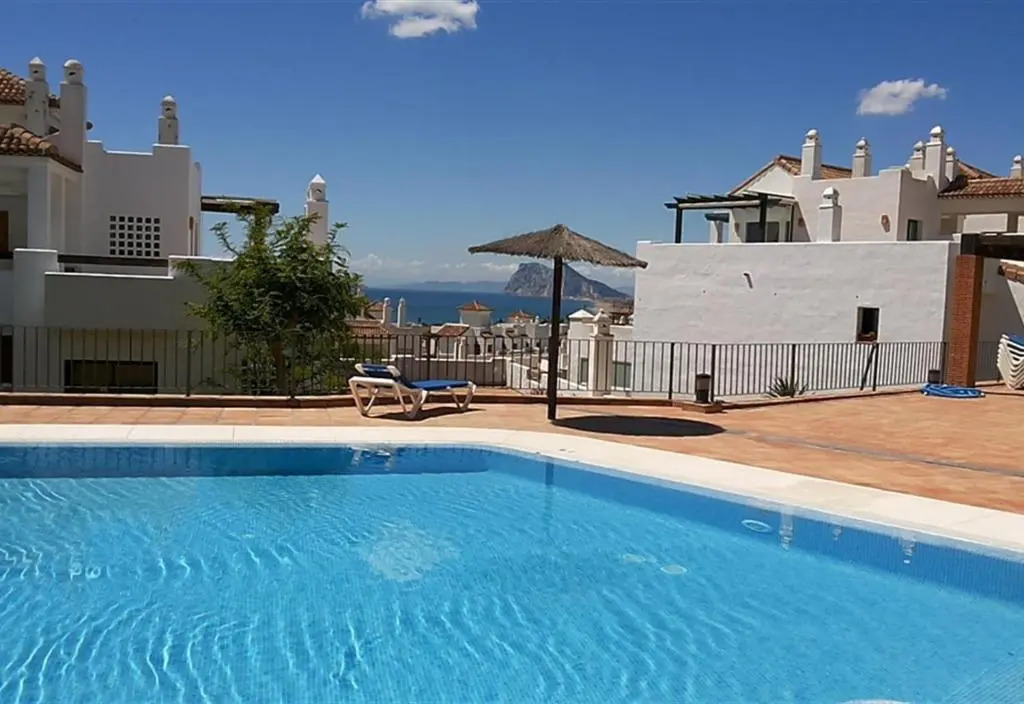 3 bed Penthouse great views
