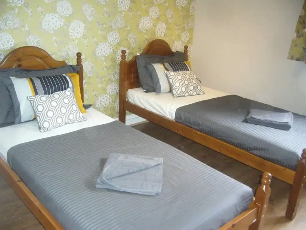 Dragon - Peat Road House 3 Bedroom Home