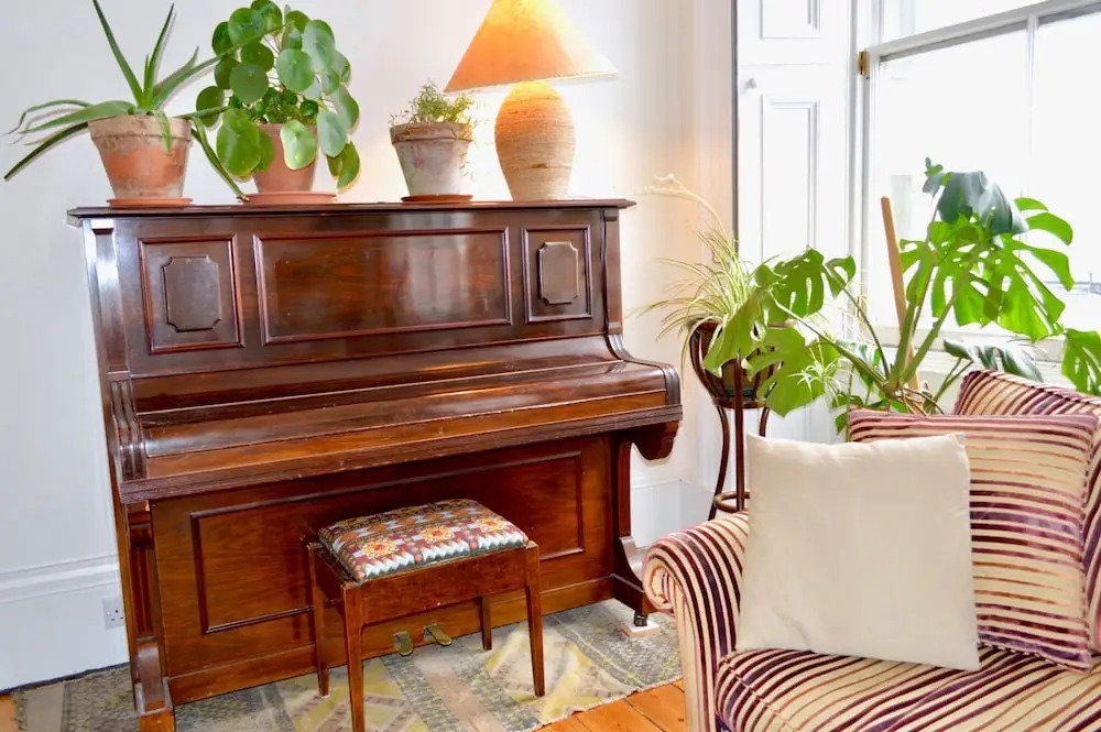 Sophisticated 2 Bedroom Edinburgh Flat Near Old Town