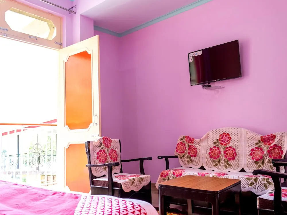 OYO 13829 Home Cozy Hill View Plaza McLoad Ganj