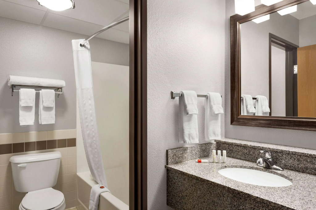 AmericInn by Wyndham Sauk Centre
