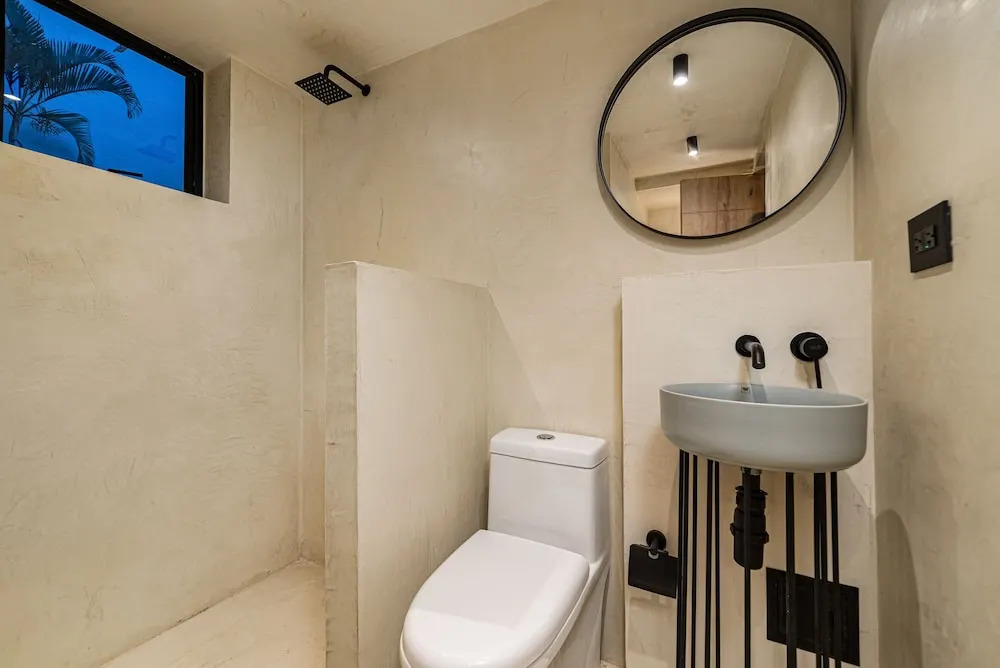 Provenza 6 Bedroom House by HOUSY HOST