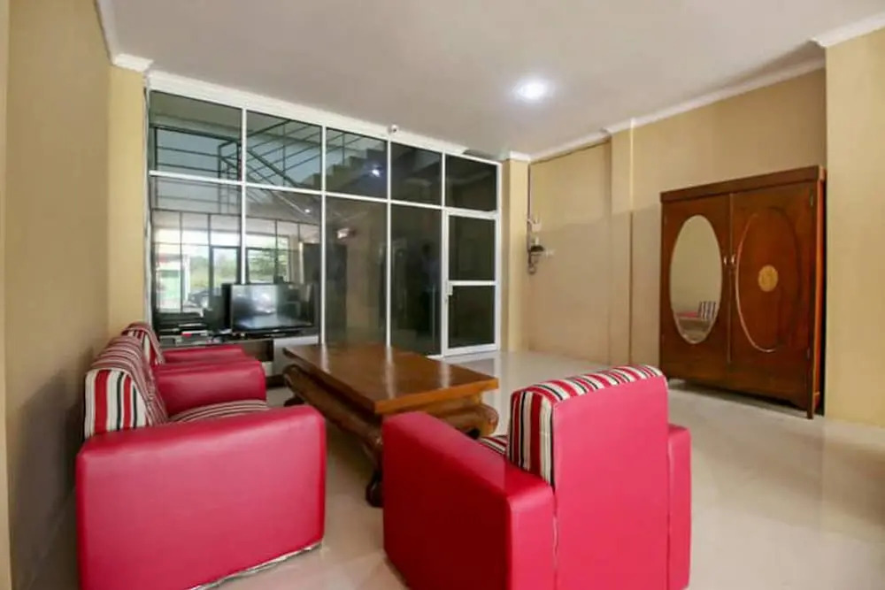 RedDoorz near Hartono Mall Solo