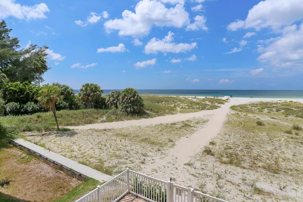 Luxurious/brand New Oceana/pools/hottubs/ W203 Great Location!