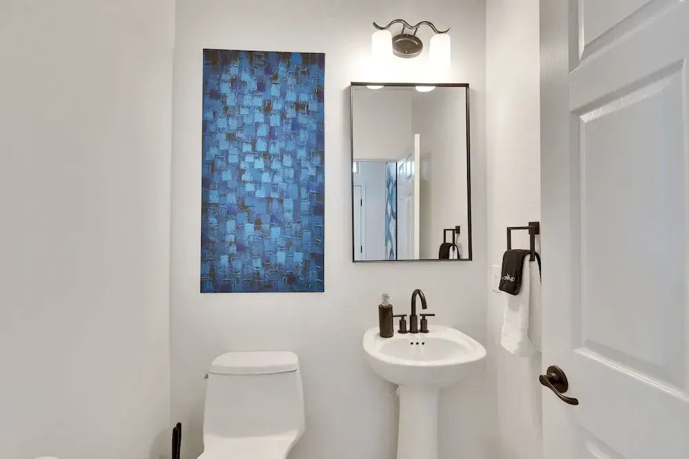 Luxury 4BR 2 5BA Home EV Charger Pool Access