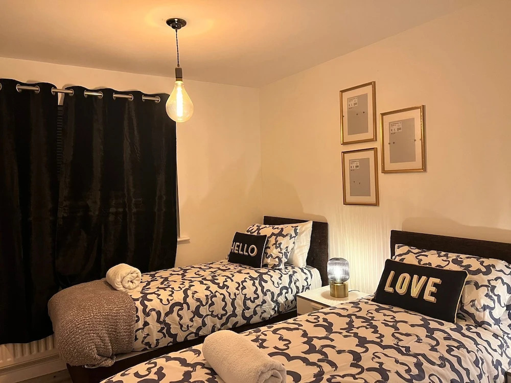 Modern Renovated 2-bedroom House