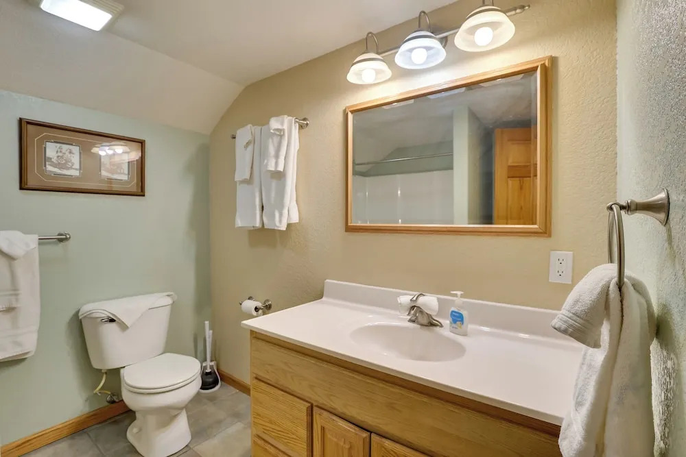 Lead Apartment ~ 5 Mi to Terry Peak Skiing!