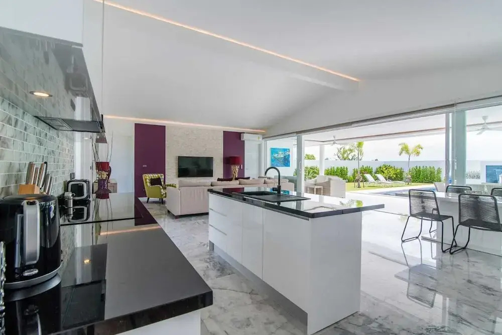 Luxury Modern 4 Bedroom Pool FH108
