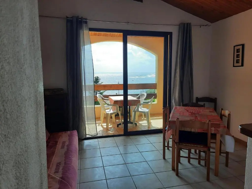 4 people apartment 350 m from the sea