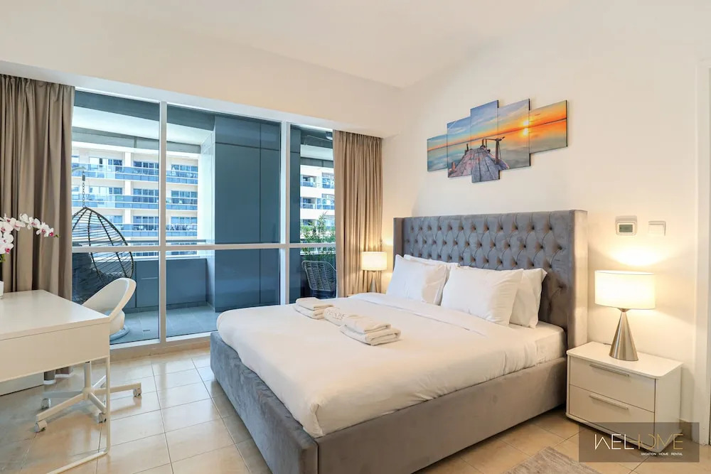 WelHome - Mesmerizing 1BR Apartment in Damac Waves A
