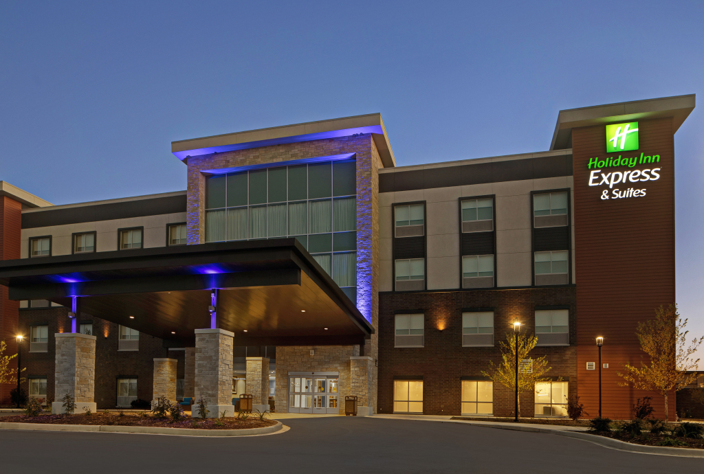 Holiday Inn Express & Suites - Milwaukee - Brookfield by IHG