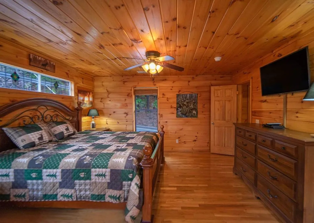 Smokerise Lodge by Heritage Cabin Rentals