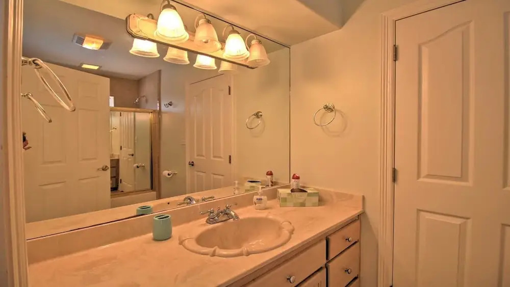 Adventura House 3 Bedroom Home by Redawning