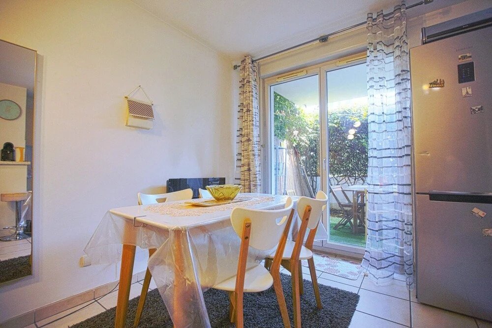 Bright apt With Garden and Parking Near Lyon