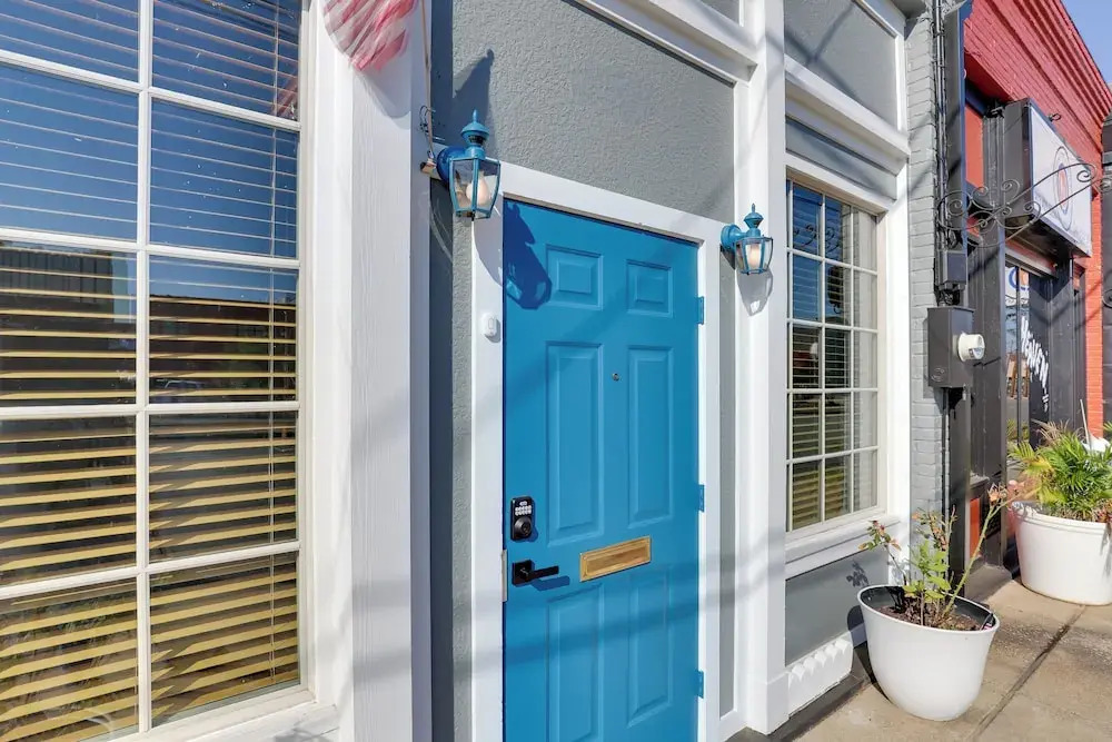 Steps to Restaurants & Shops! Dtwn Marshall Apt