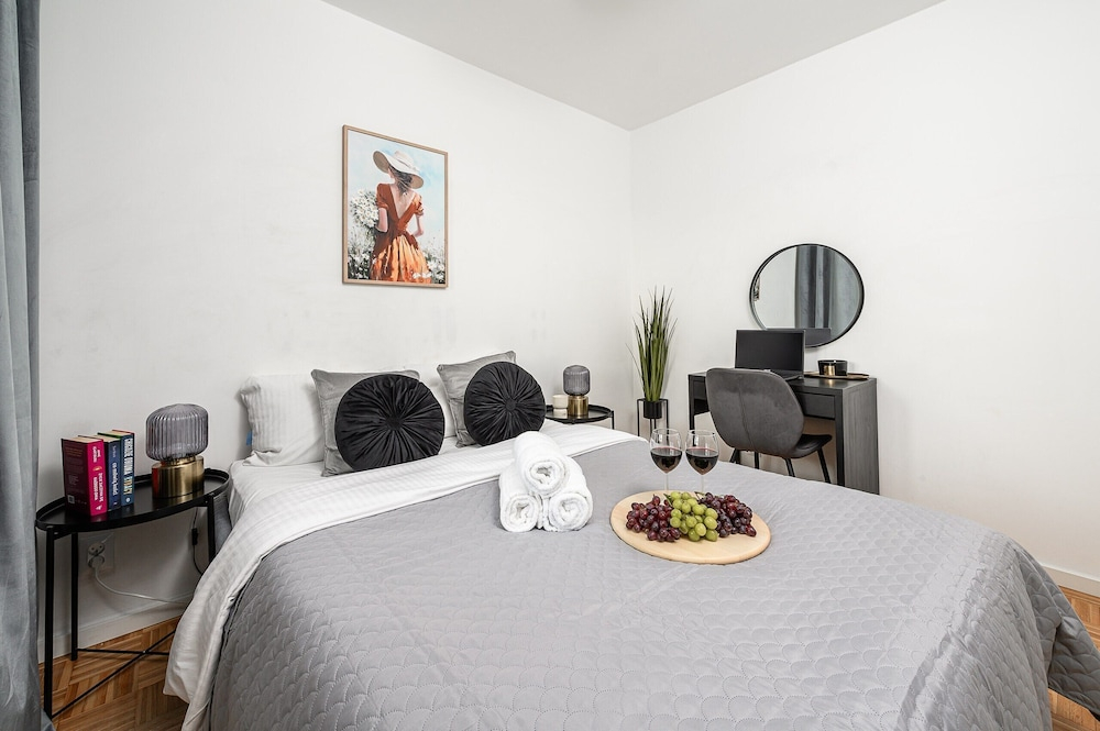 Cozy Apartment with balcony near Museum